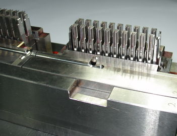 Moldes plásticos del moldeo a presión de la forma del MARCO de los útiles del moldeo a presión con la socava Demolding