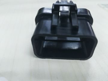 Color negro de la cubierta del enchufe del contacto hecha del conector plástico de la pieza de la inyección plástica del moldeo por inyección con el enchufe
