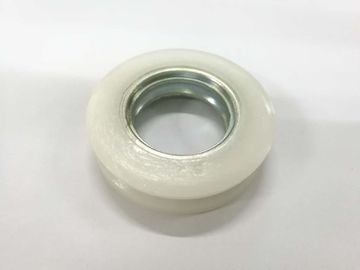 Rueda plástica con aluminio del matón POM de la correa del moldeo a presión del overmold de Metall