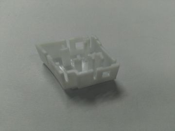 Pieza plástica del molde del color blanco con el material del ABS hecho de moldeo por inyección exacto
