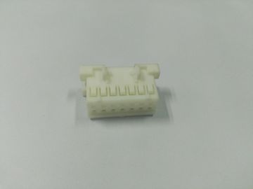 Material de la PC de la pieza del conector con el color de Wihte, piezas moldeadas inyección plástica