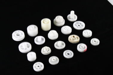 Piezas moldeadas inyección plástica caliente del corredor, componentes plásticos moldeados