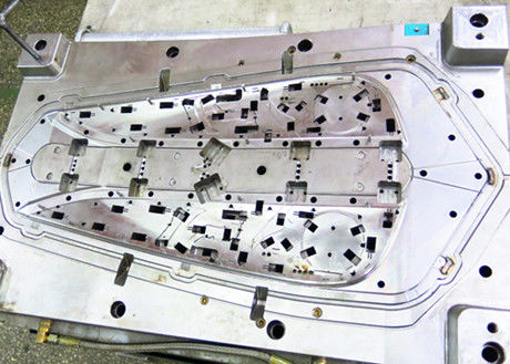 El coche adorna el moldeado, molde interior del ajuste de BMW de dos cavidades con el plástico negro PA66, estándar del molde de Hasco